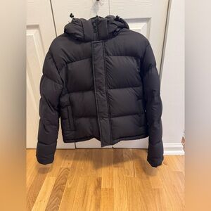 Barely used super puff! Amazing condition. Worn a couple times.